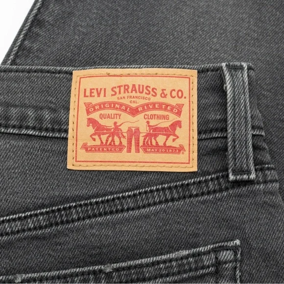 Levi's Women’s Slim Jeans in Charcoal Black - Picture 5 of 11